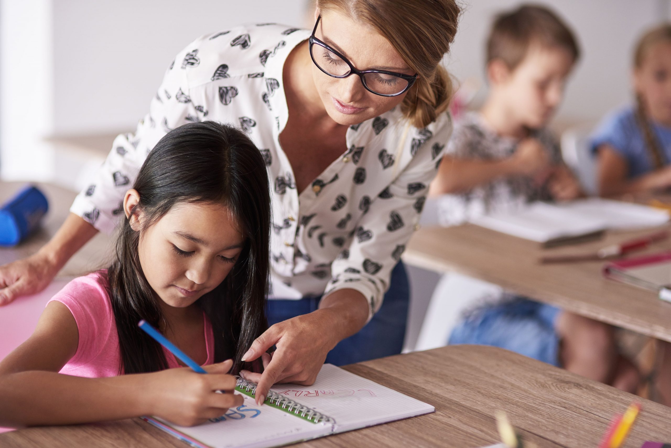teacher-helping-girl-in-homework (1)