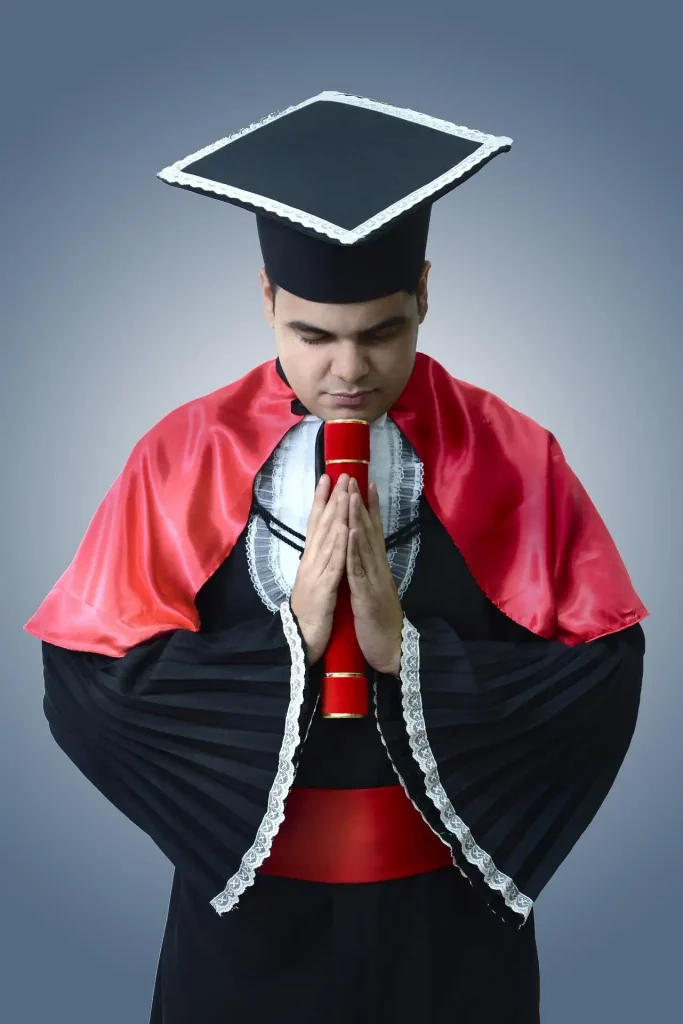 Estudiante terminando su TFG